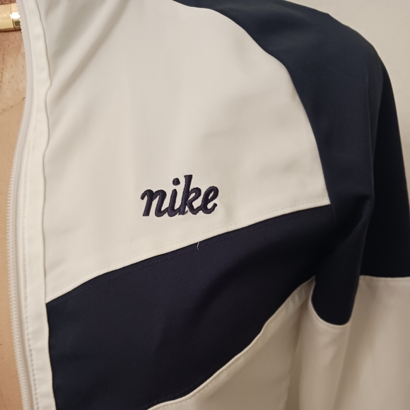 NIKE  Womens running Jacket - Picture 6 of 7